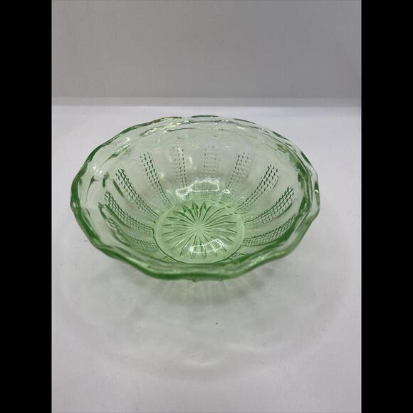 Small Green Uranium Glass Candy Dish Bowl Antique Anchor Hocking 1930s - Picture 1 of 5